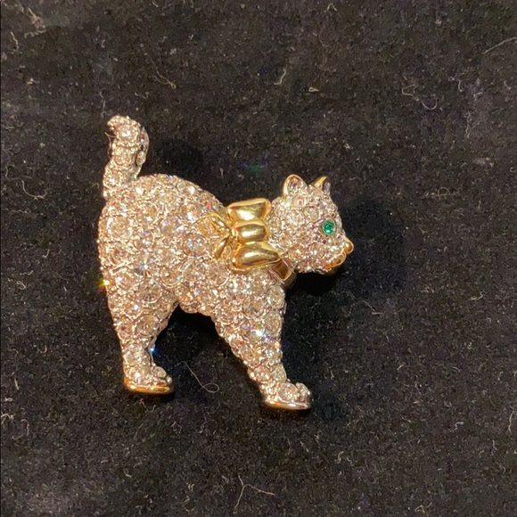 Carolee Jewelry - Carol Lee Crystal cat brooch